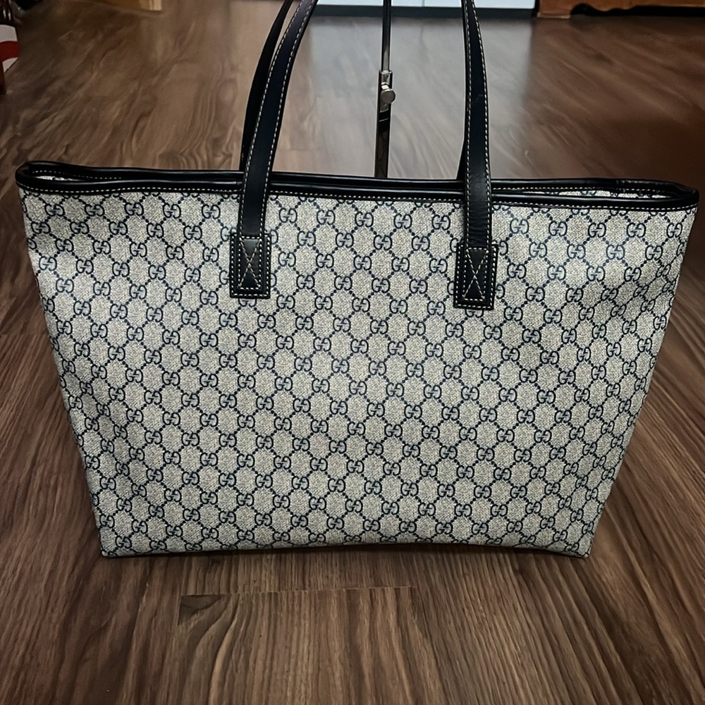 A314- 💯% authentic Gucci shoulder bag - Picture 7 of 16